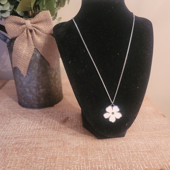 BURBERRY - Silver Gem White Flower Necklace - Brand new (Gift box included) - Picture 1 of 8